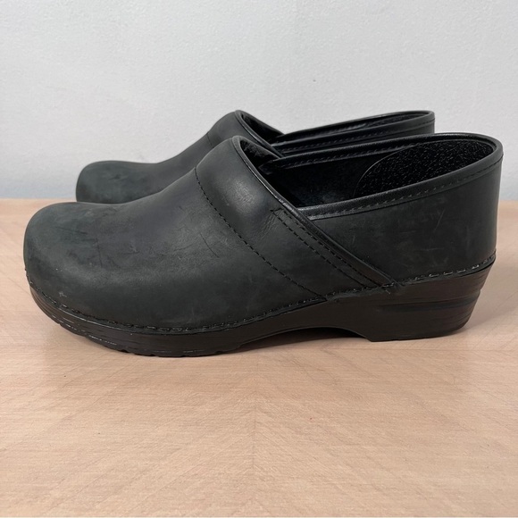 Dansko Professional Clogs Size 41 (10.5-11) black oiled Nubuck leather slip on - Picture 1 of 9